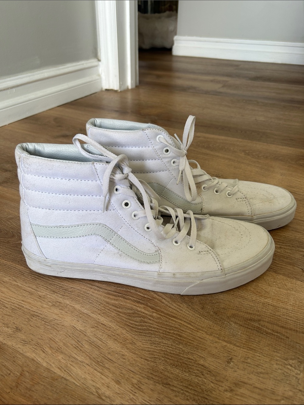 Vans men’s size 13 White High-Top Skate Sneakers
